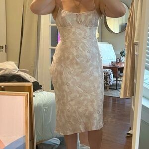 Aritzia Wilfred Bellow Dress!